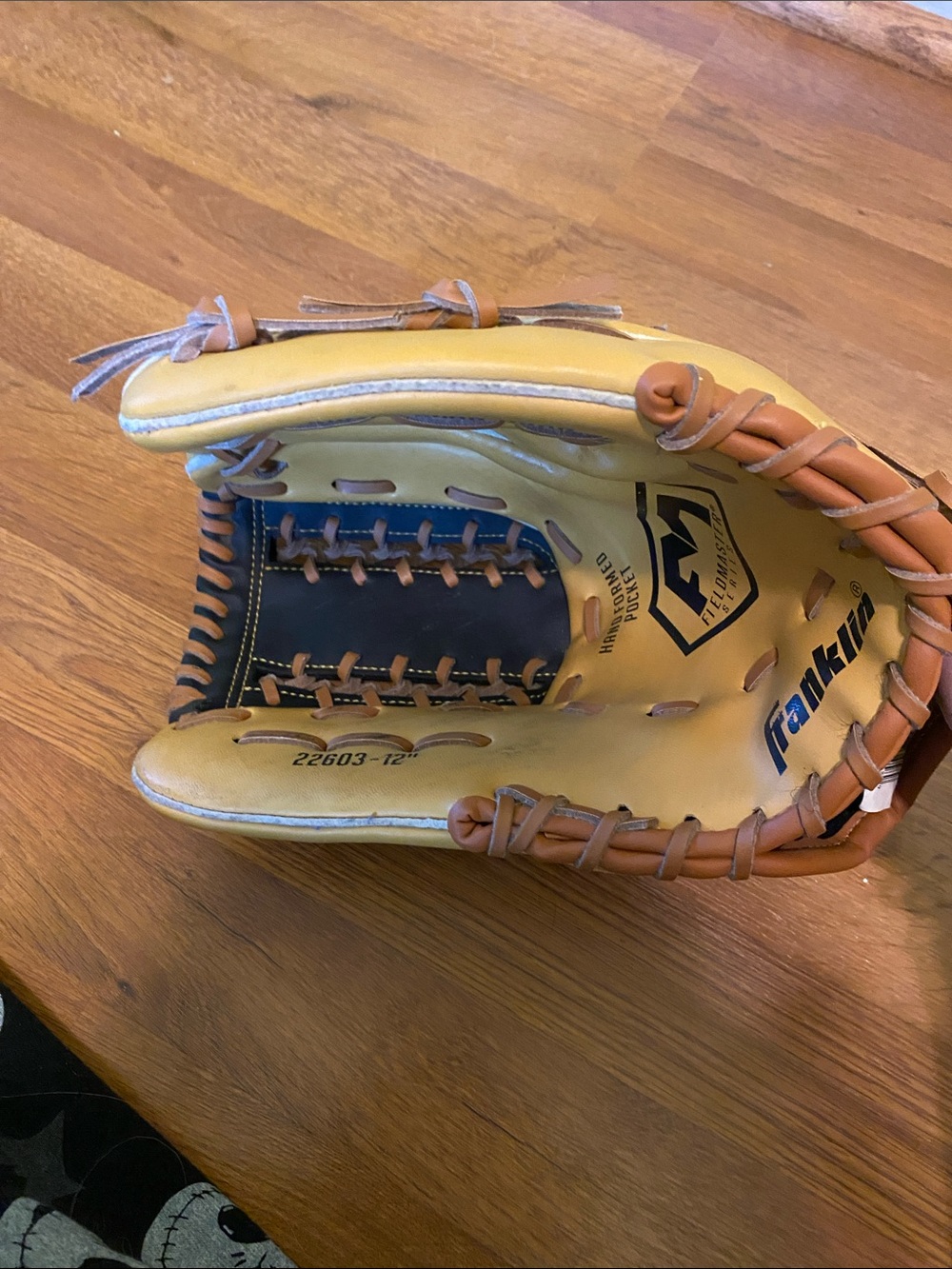 Adult Two-Tone Yellow and Black softball/baseball glove - Picture 3 of 6